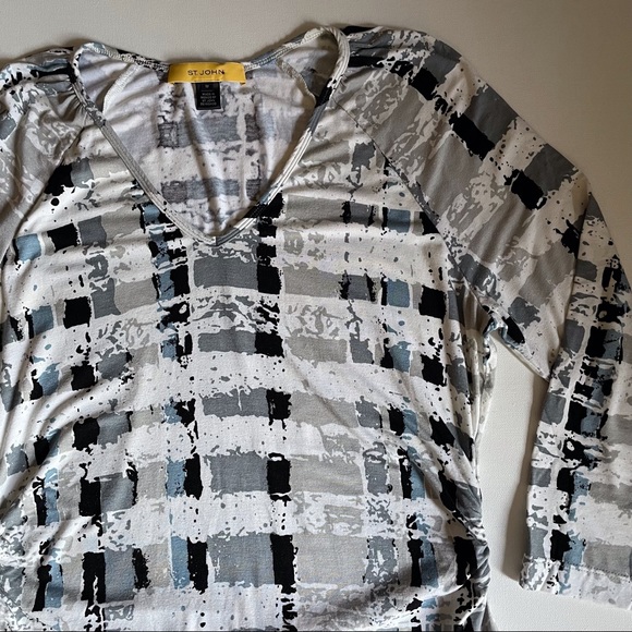 ST JOHN White Gray Black 3/4 Sleeve V-Neck Top Gathered Sides Women’s Medium - Picture 1 of 7